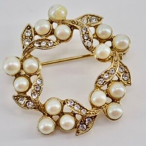 Pearls Rhinestones Gold Tone Pin Wheel Wreath Gold Tone  Brooch MCM 1.5" dia